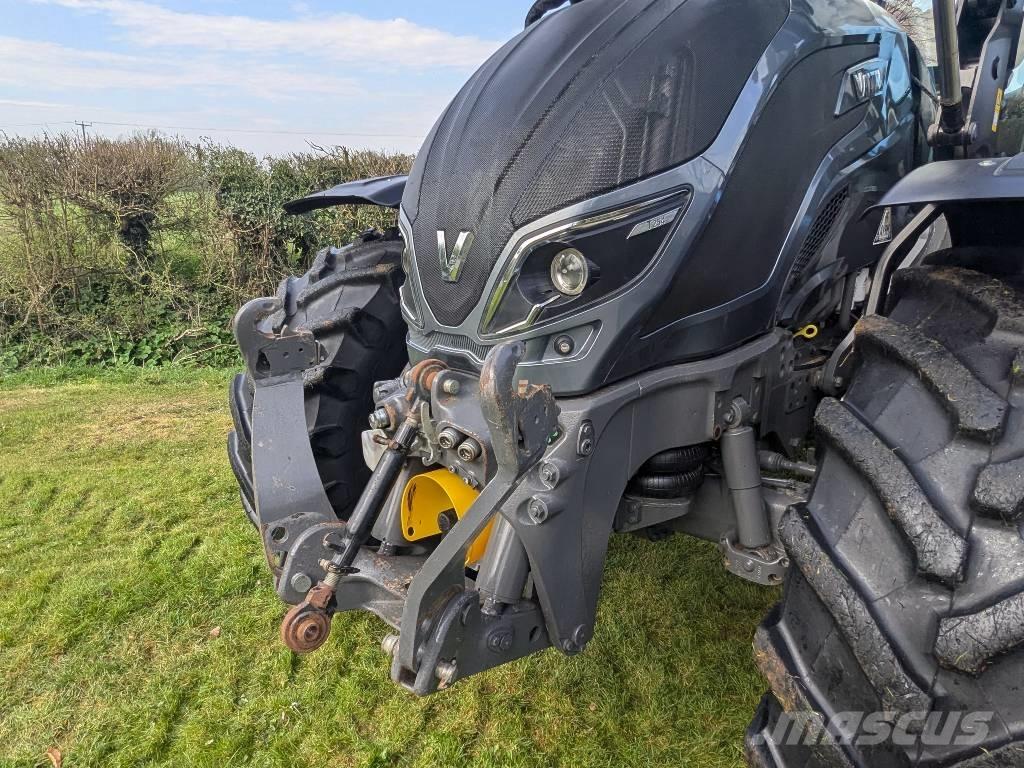 Valtra T 254 Traktory