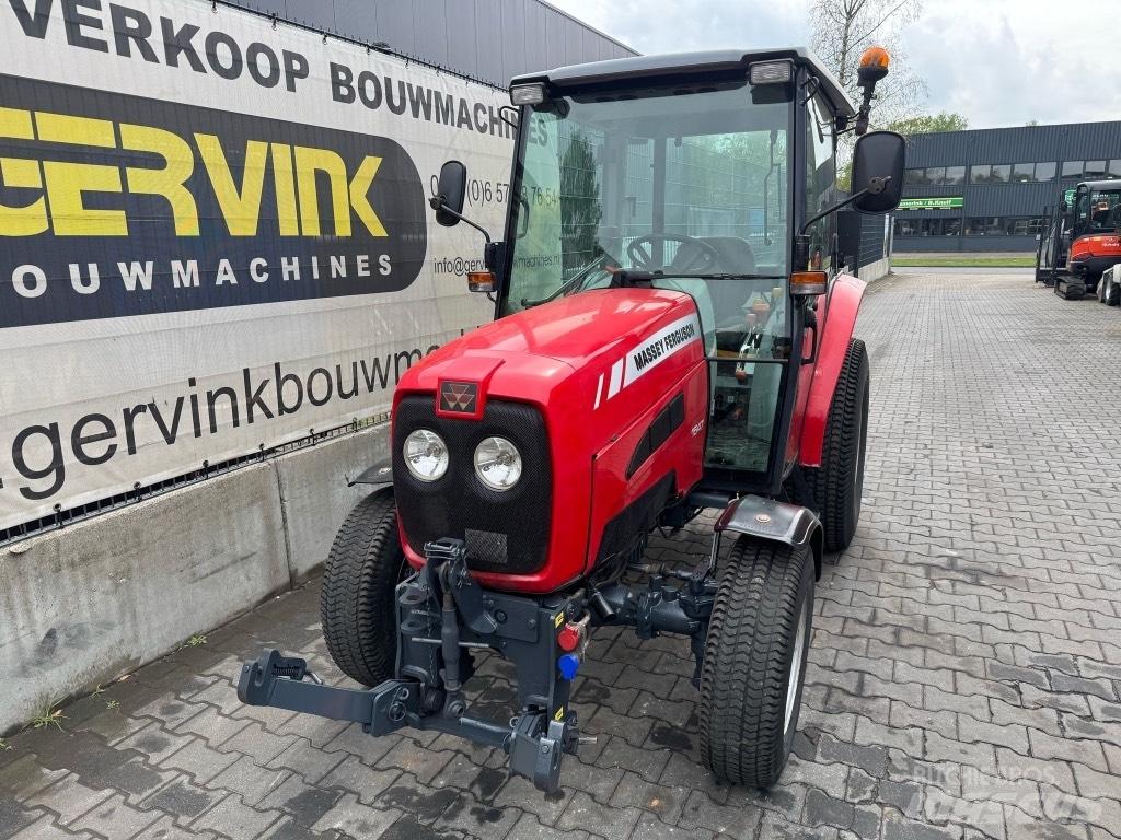 Massey Ferguson 1547 Traktory