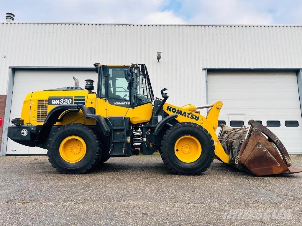 Komatsu WA 320-8 Kolesové nakladače