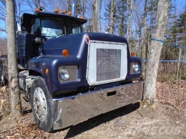 Mack RS797LST Vyslobodzovacie vozidlá