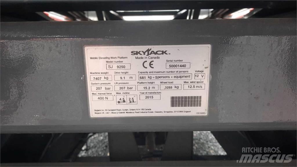 SkyJack 9250RT Nožnicové zdvíhacie plošiny