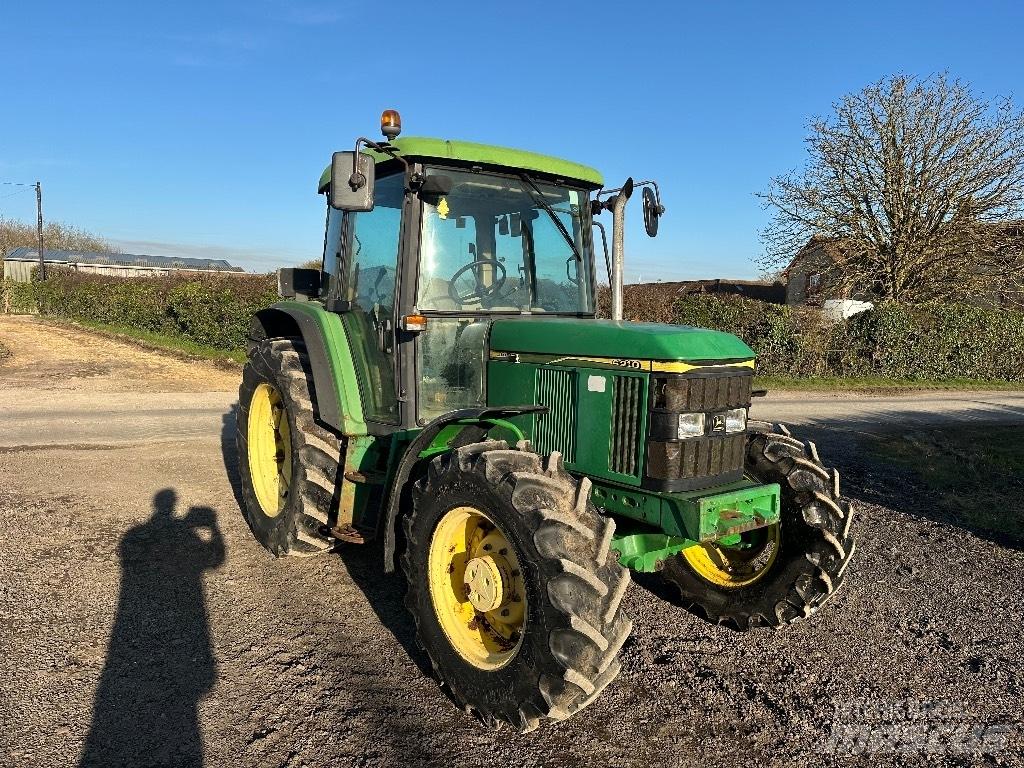 John Deere 6210 Traktory