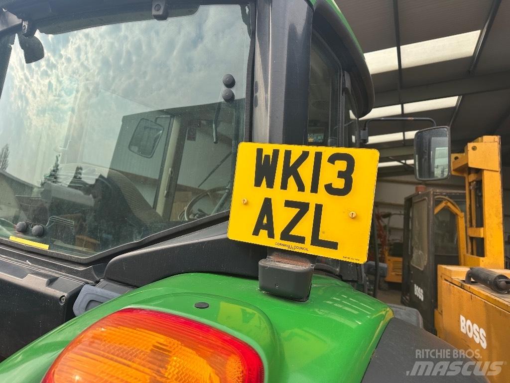 John Deere 6210 Traktory