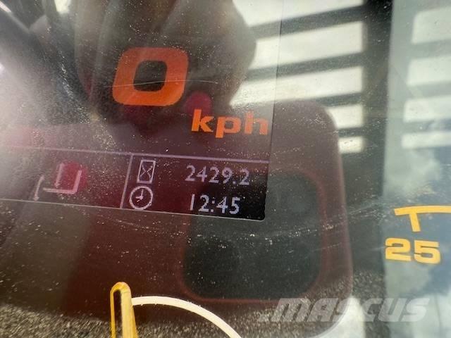 JCB 540-140 Teleskopické manipulátory