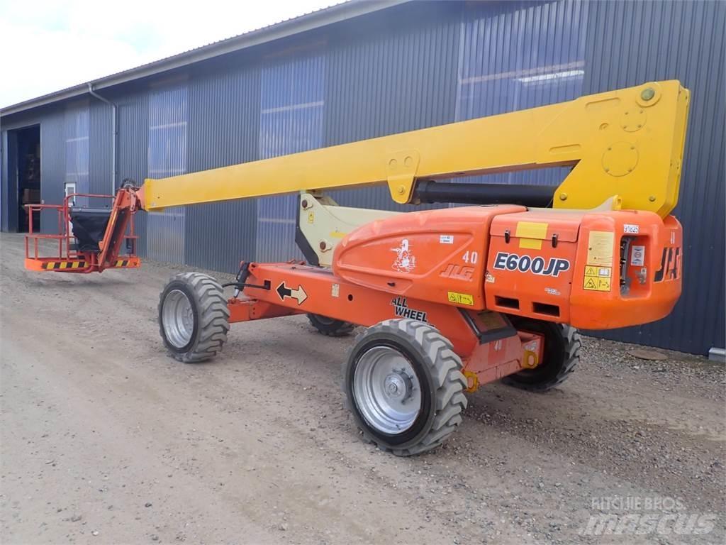 JLG E600JP Kĺbové plošiny