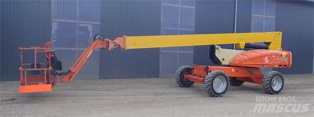 JLG E600JP Kĺbové plošiny