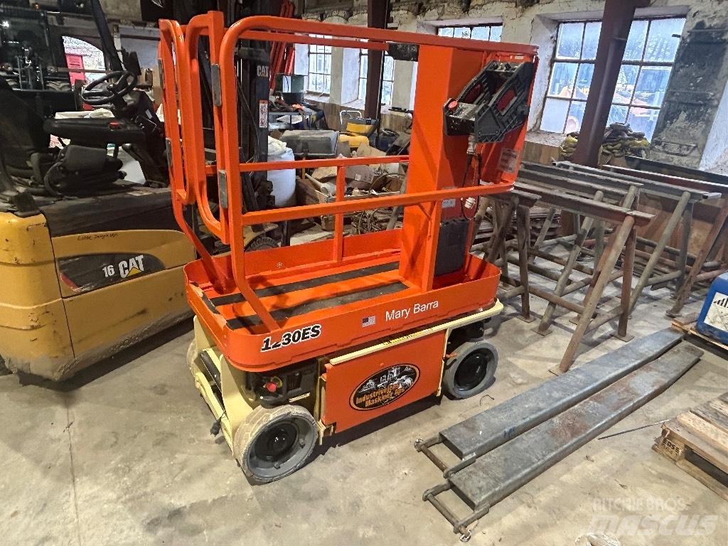 JLG 1230 ES Vertikálne stĺpové výťahy
