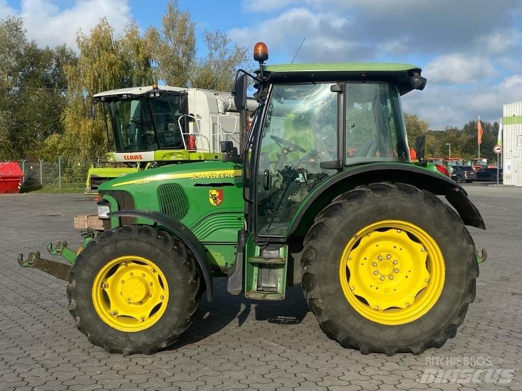 John Deere 5620 Traktory