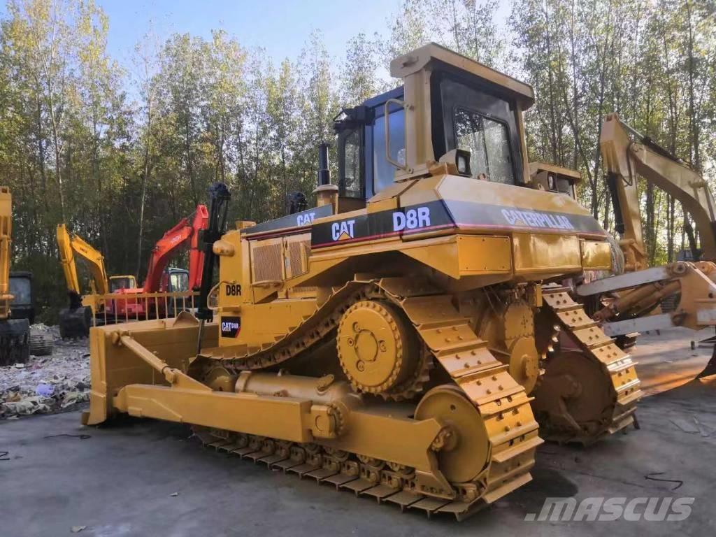 CAT D 8 R Pásové dozéry