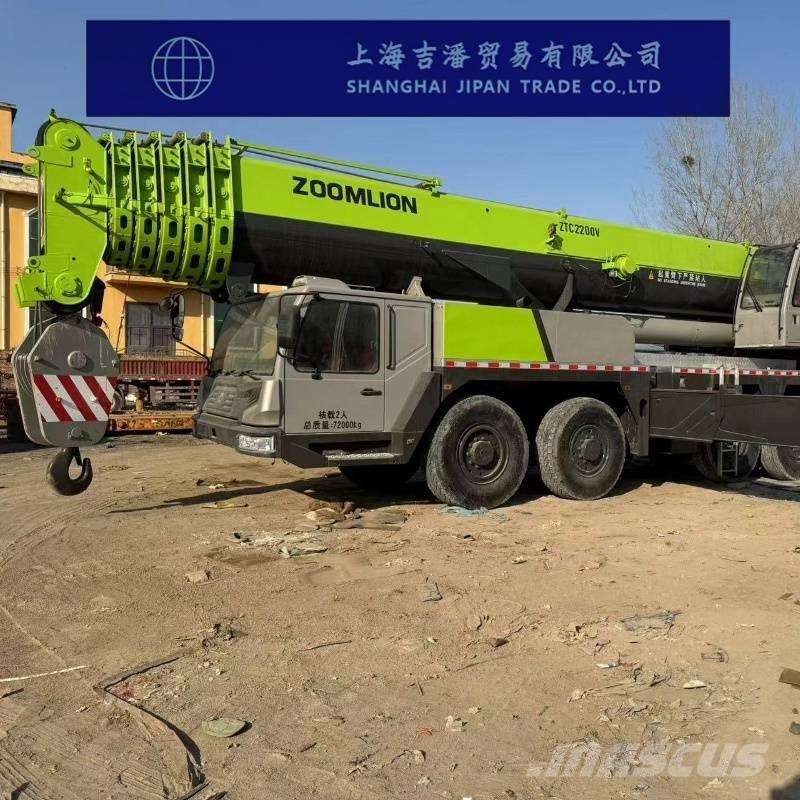 Zoomlion ZTC 2200 V Univerzálne terénne žeriavy