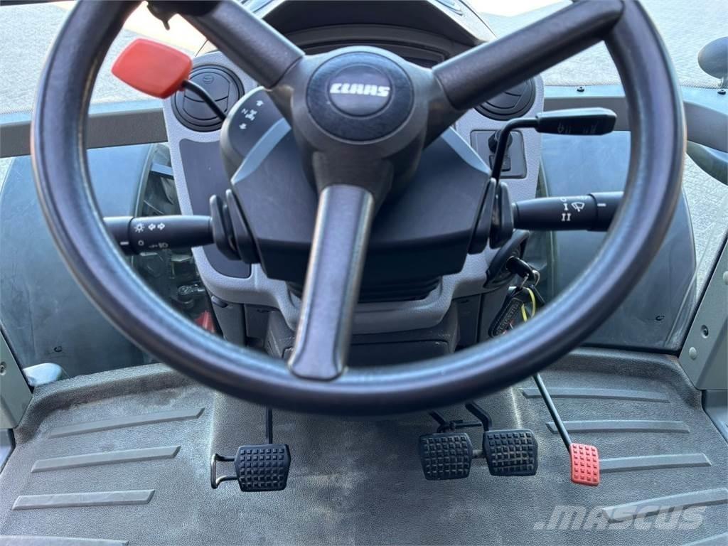 CLAAS Arion 640 Traktory