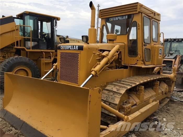 CAT D 6 D Pásové dozéry