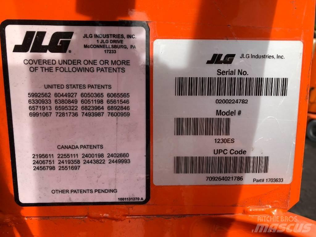 JLG 1230ES      V-3373 Vertikálne stĺpové výťahy