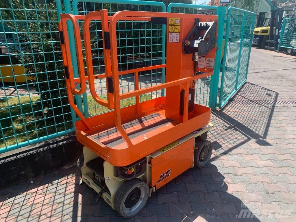 JLG 1230ES      V-3373 Vertikálne stĺpové výťahy