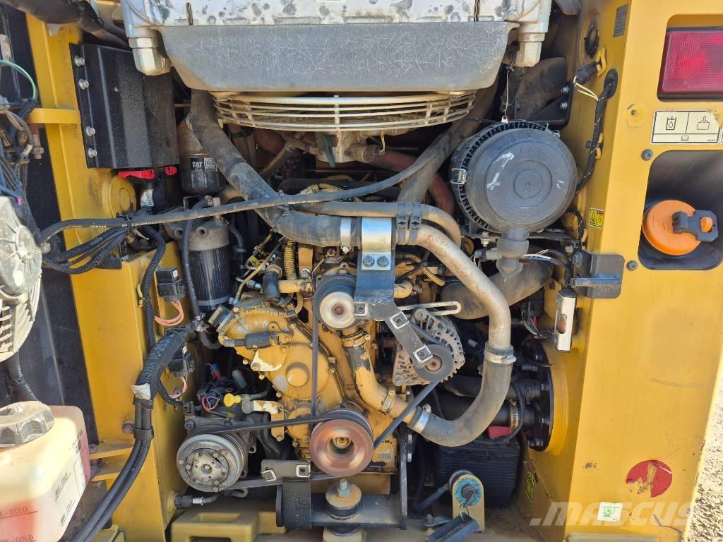 CAT 249 D Šmykom riadené nakladače