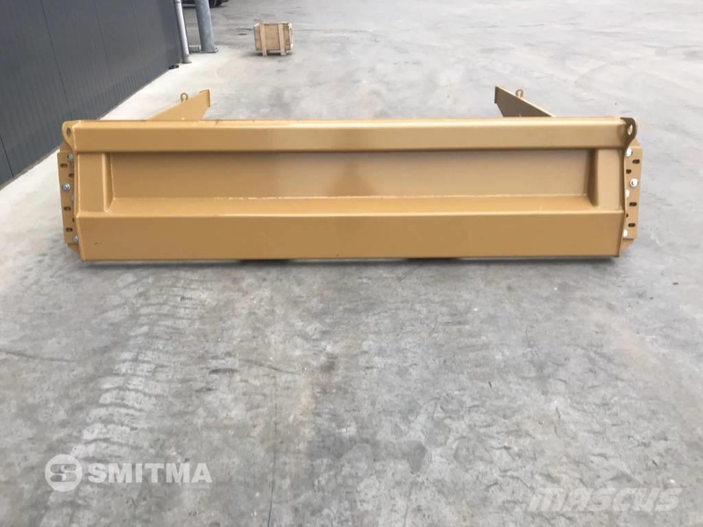 CAT 725C Zadné dvere