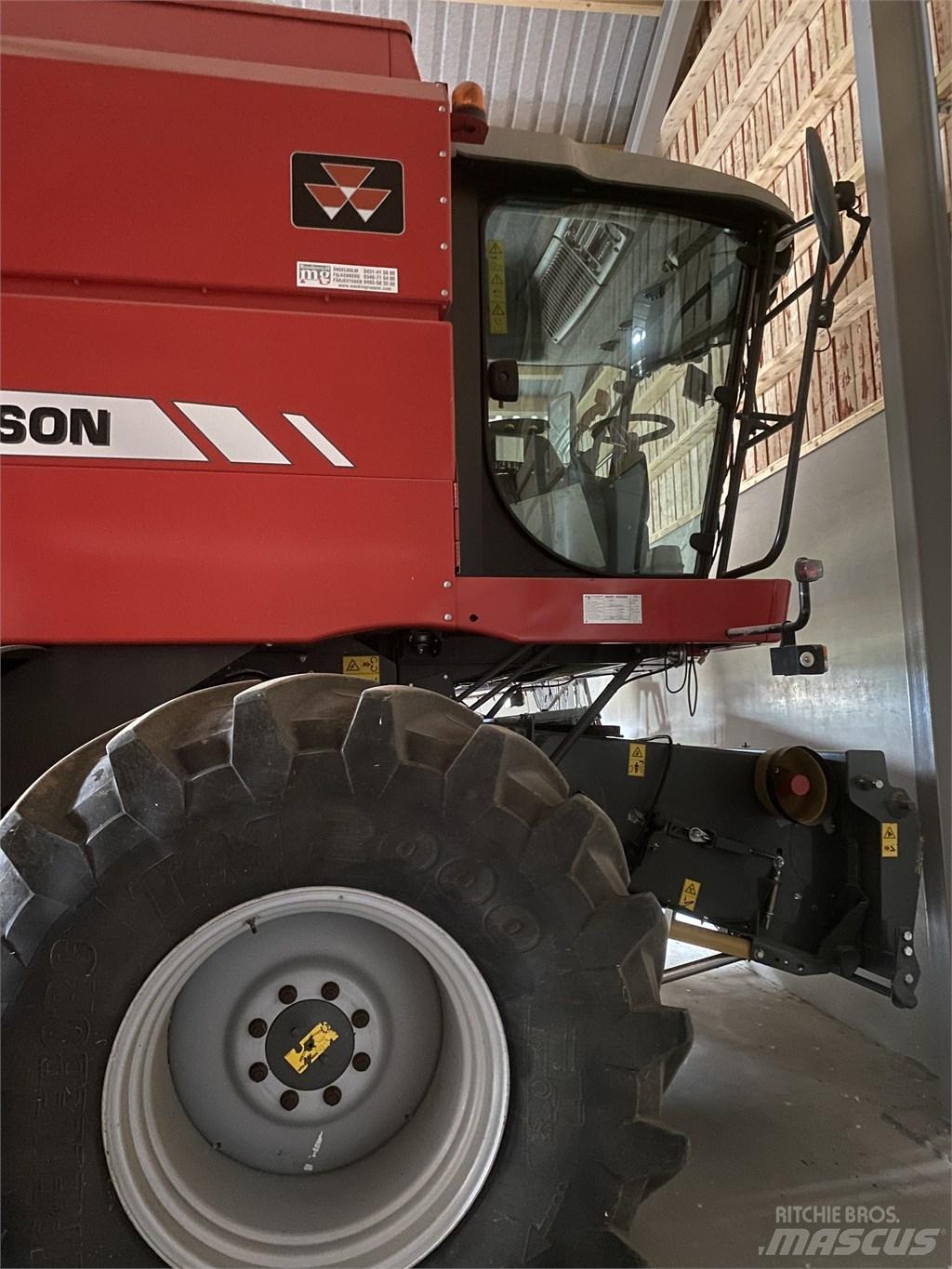 Massey Ferguson 7244 Kombinované zberacie stroje