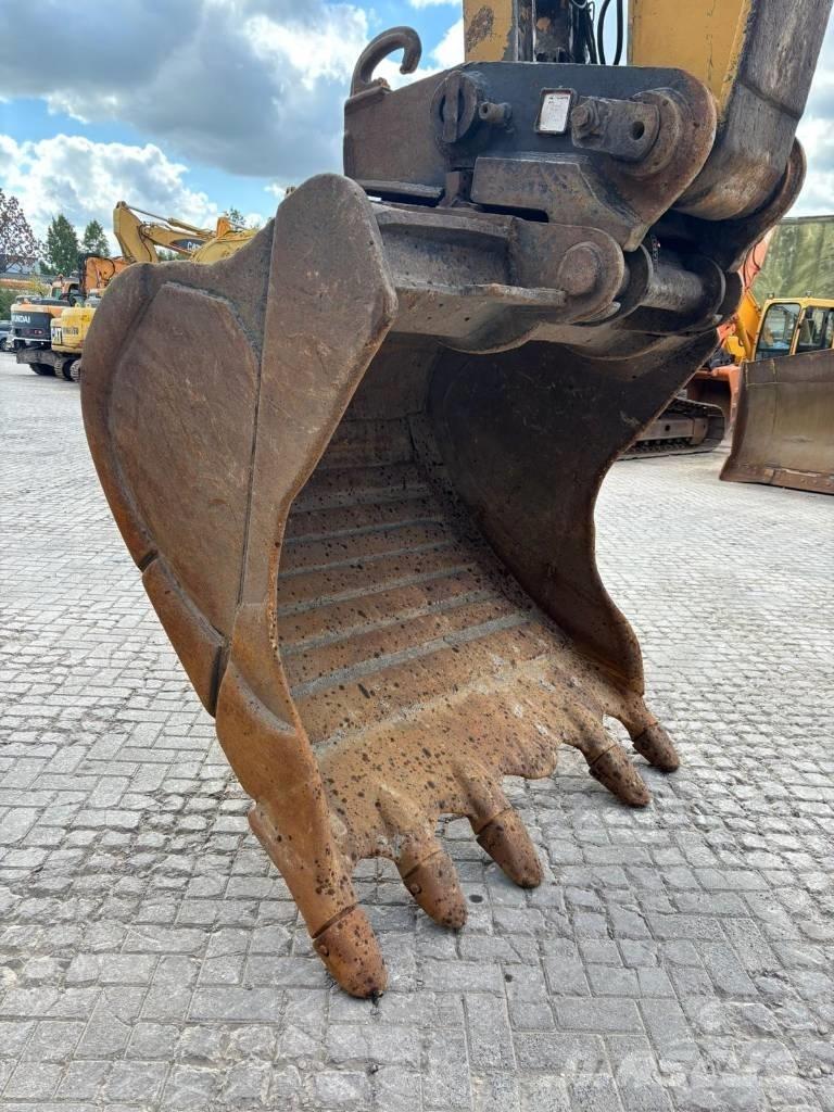 CAT 330 B L Pásové rýpadlá