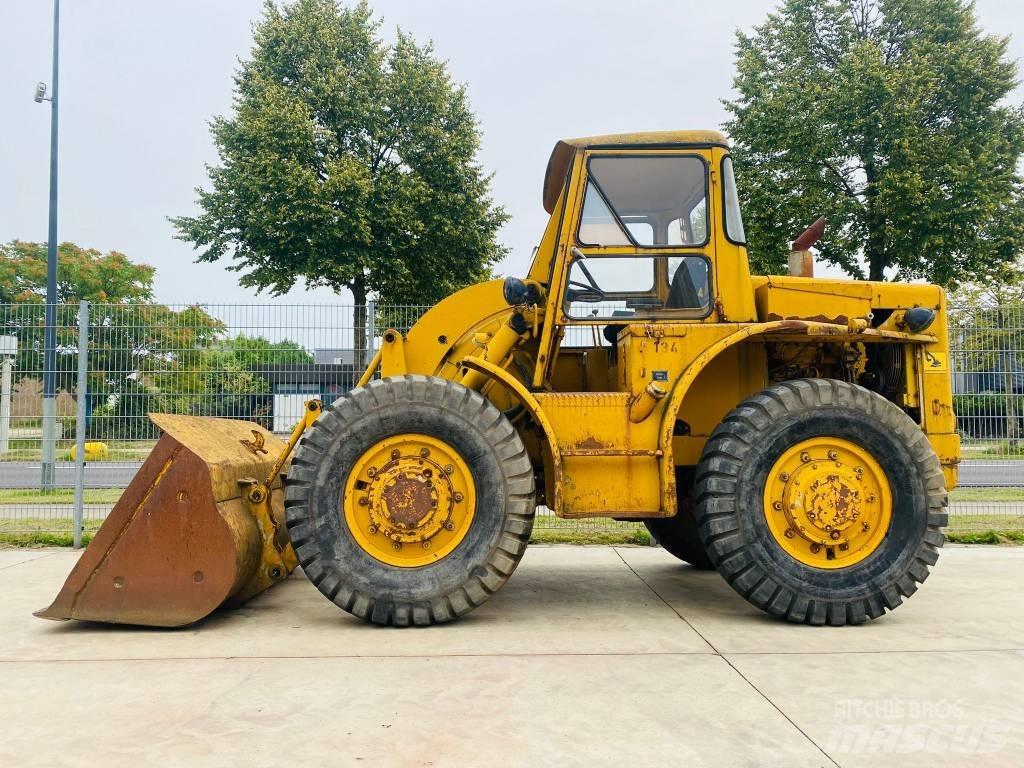 CAT 922 B Kolesové nakladače