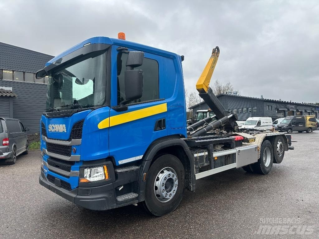 Scania P 360 Hákový nosič kontajnerov