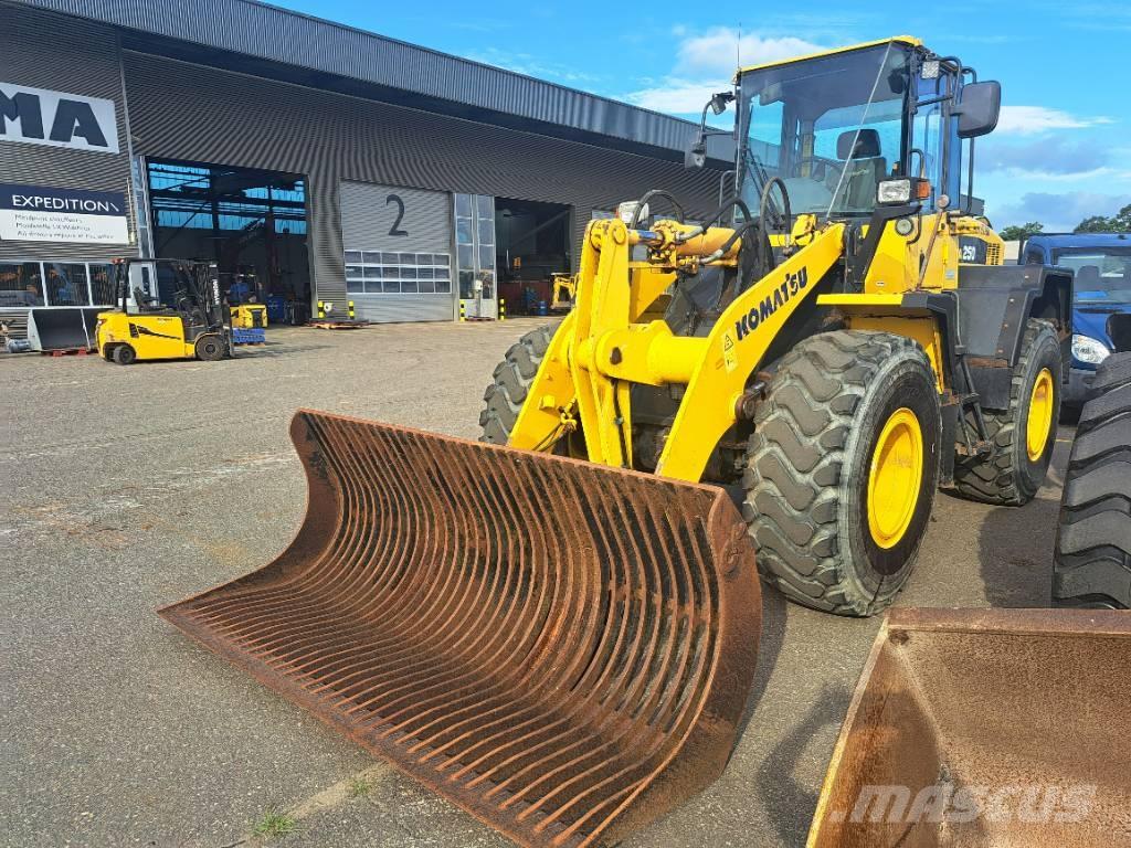 Komatsu WA 250-5H Kolesové nakladače