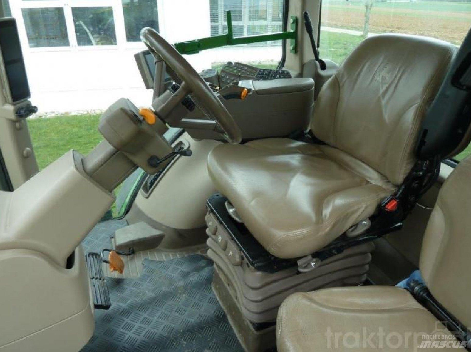 John Deere 7230R Traktory