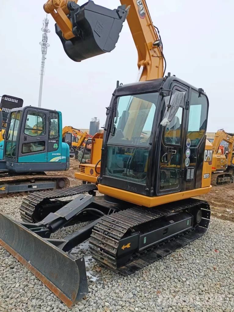 CAT 307 Pásové rýpadlá
