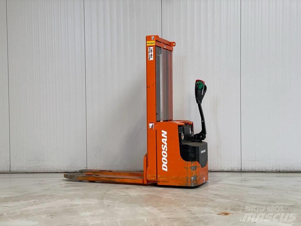 Doosan LEDS12.5C Ručne vedené vysokozdvižné vozíky