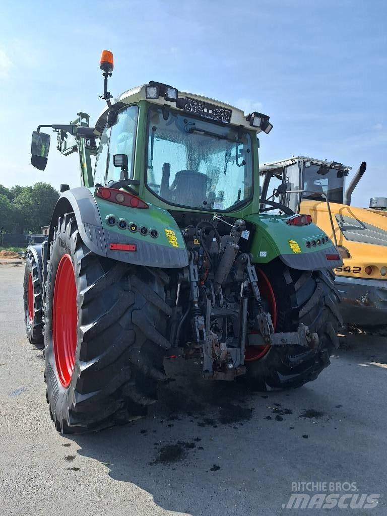 Fendt 718 Vario Traktory