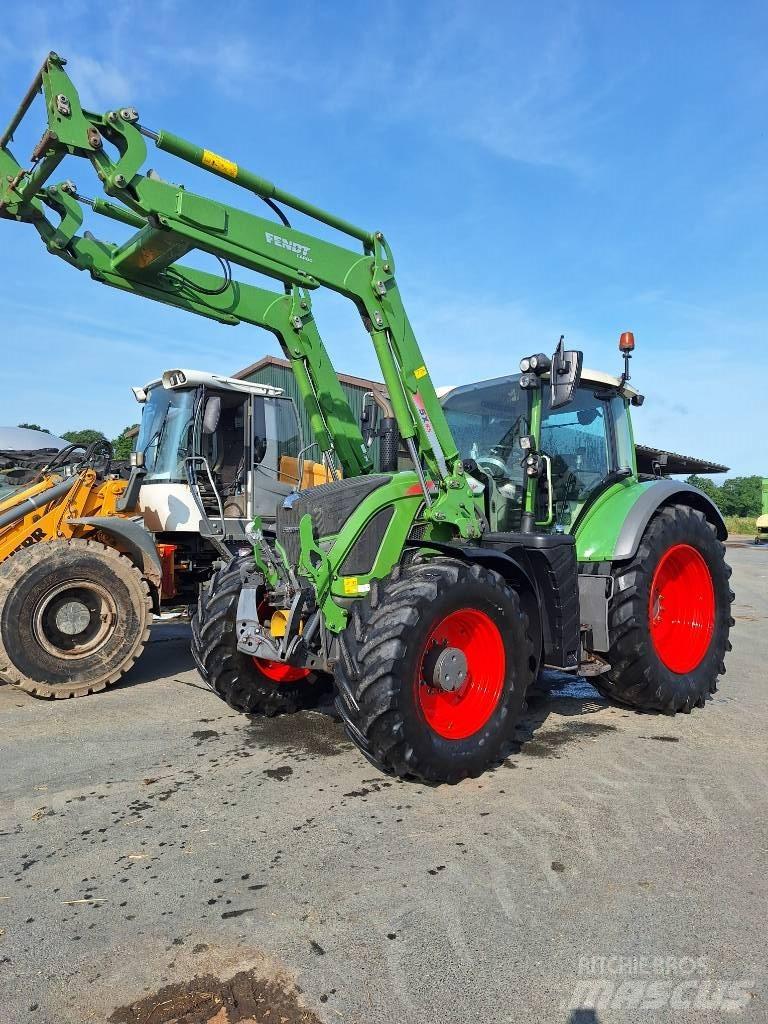 Fendt 718 Vario Traktory