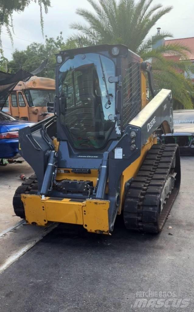 John Deere 331G Šmykom riadené nakladače