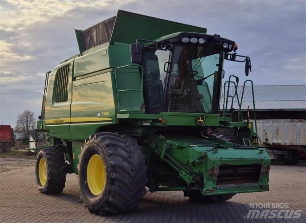 John Deere T560 Kombinované zberacie stroje