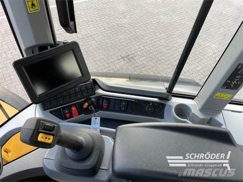 CAT 938 HL Kolesové nakladače