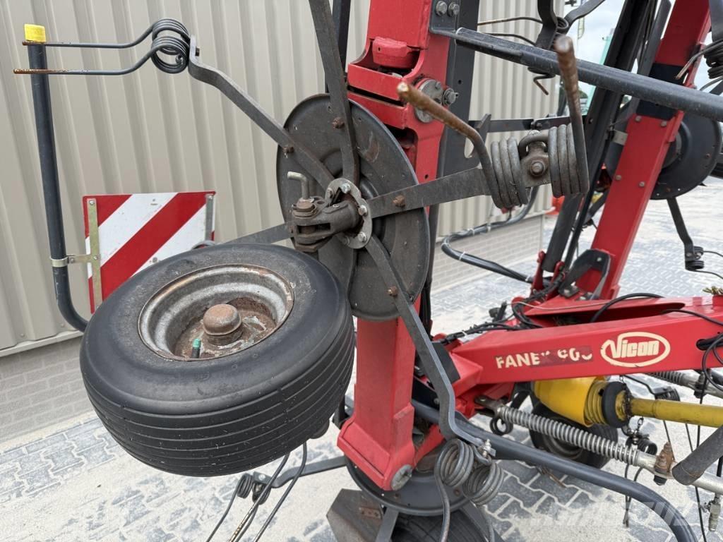 Vicon FANEX 903 Obracače a zhrabovače sena