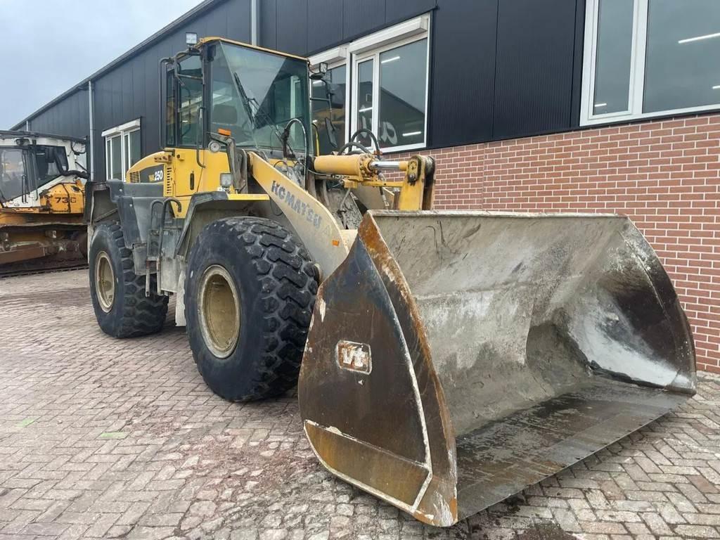 Komatsu WA250-5 Kolesové nakladače