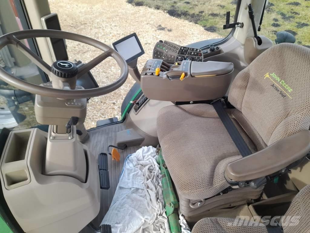 John Deere 8310 R Traktory
