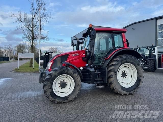 Valtra N123 Hitech5 Traktory
