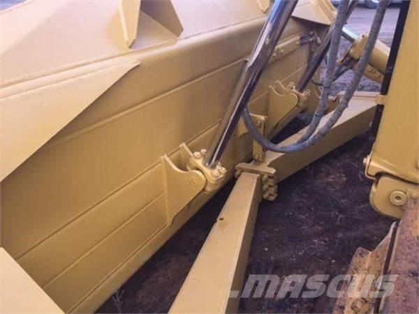 CAT D 6 R Pásové dozéry