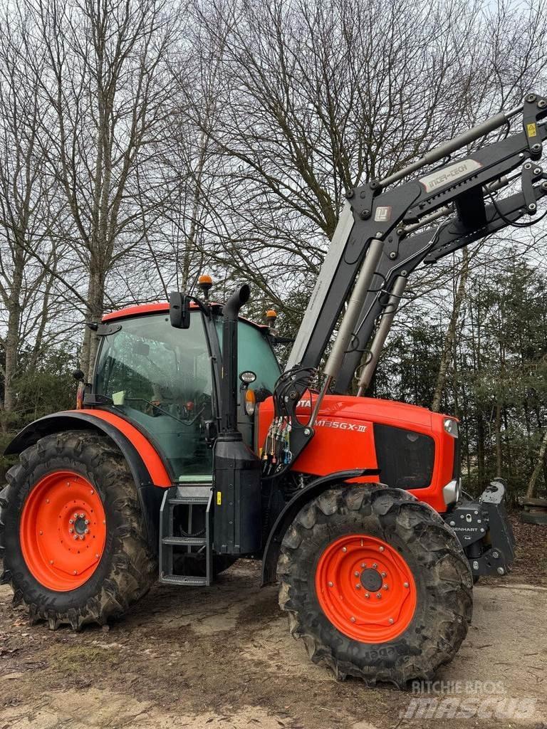 Kubota M135GX Traktory