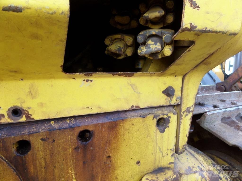 Komatsu D85P-21 Pásové dozéry