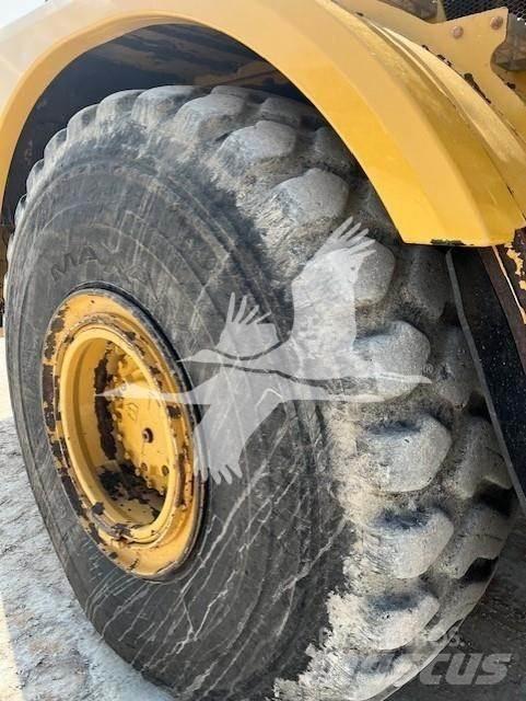 CAT 740B Kĺbové nákladné autá