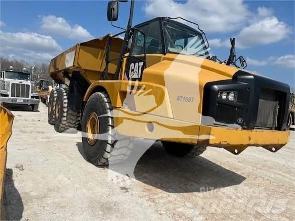 CAT 740B Kĺbové nákladné autá