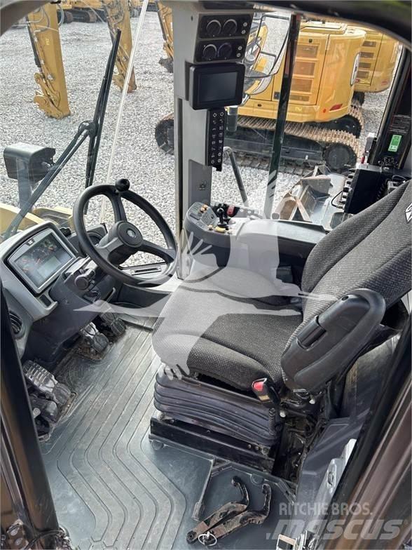 CAT 962M Kolesové nakladače
