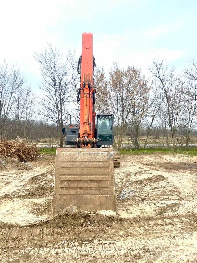 Hitachi ZX 350 LC-3 Pásové rýpadlá