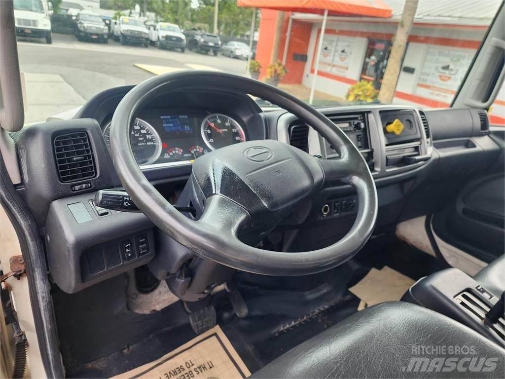 Hino 338 Skriňová nadstavba