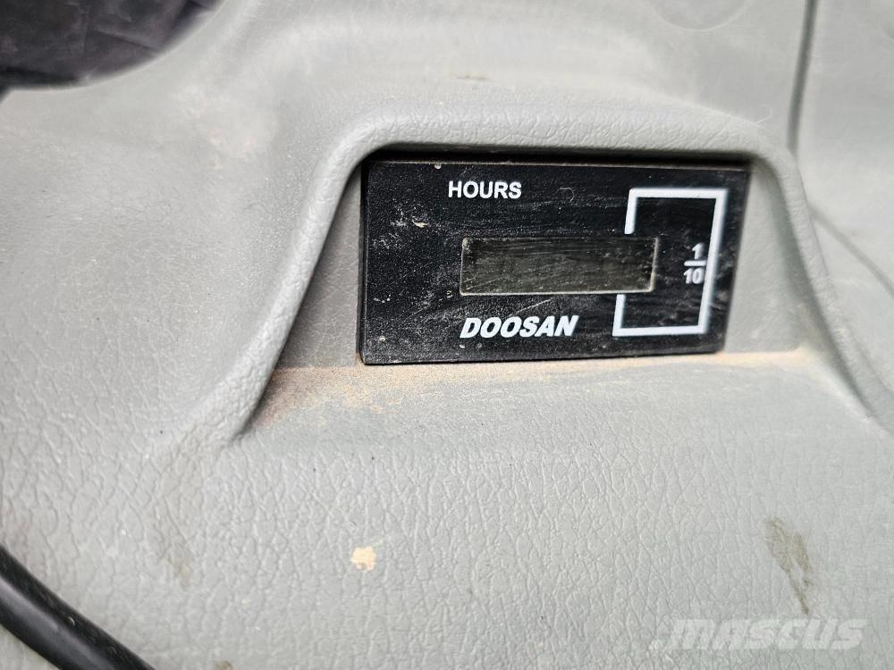 Doosan DX 300 LC-5 Pásové rýpadlá