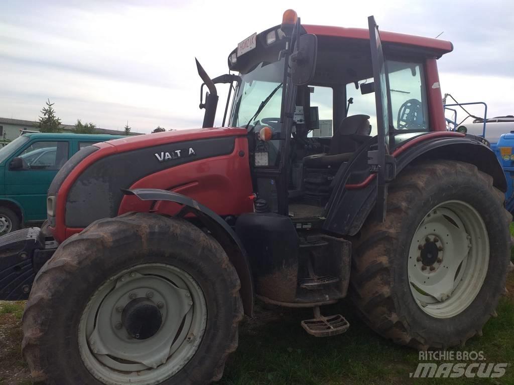 Valtra N121 Traktory