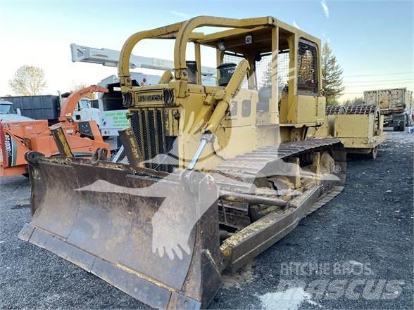 Komatsu D65E-6 Pásové dozéry
