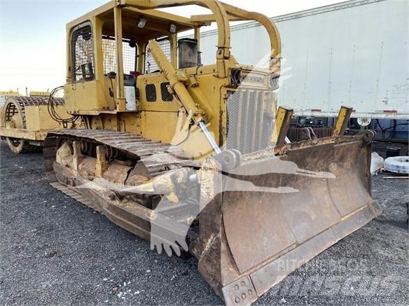 Komatsu D65E-6 Pásové dozéry