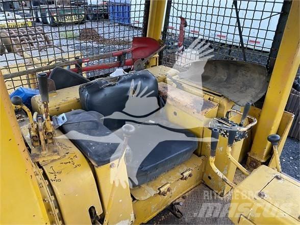 Komatsu D65E-6 Pásové dozéry